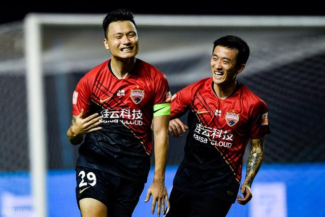 福建队再次击败上海队，稳坐榜首(福建队再次击败上海队,稳坐榜首的是谁)