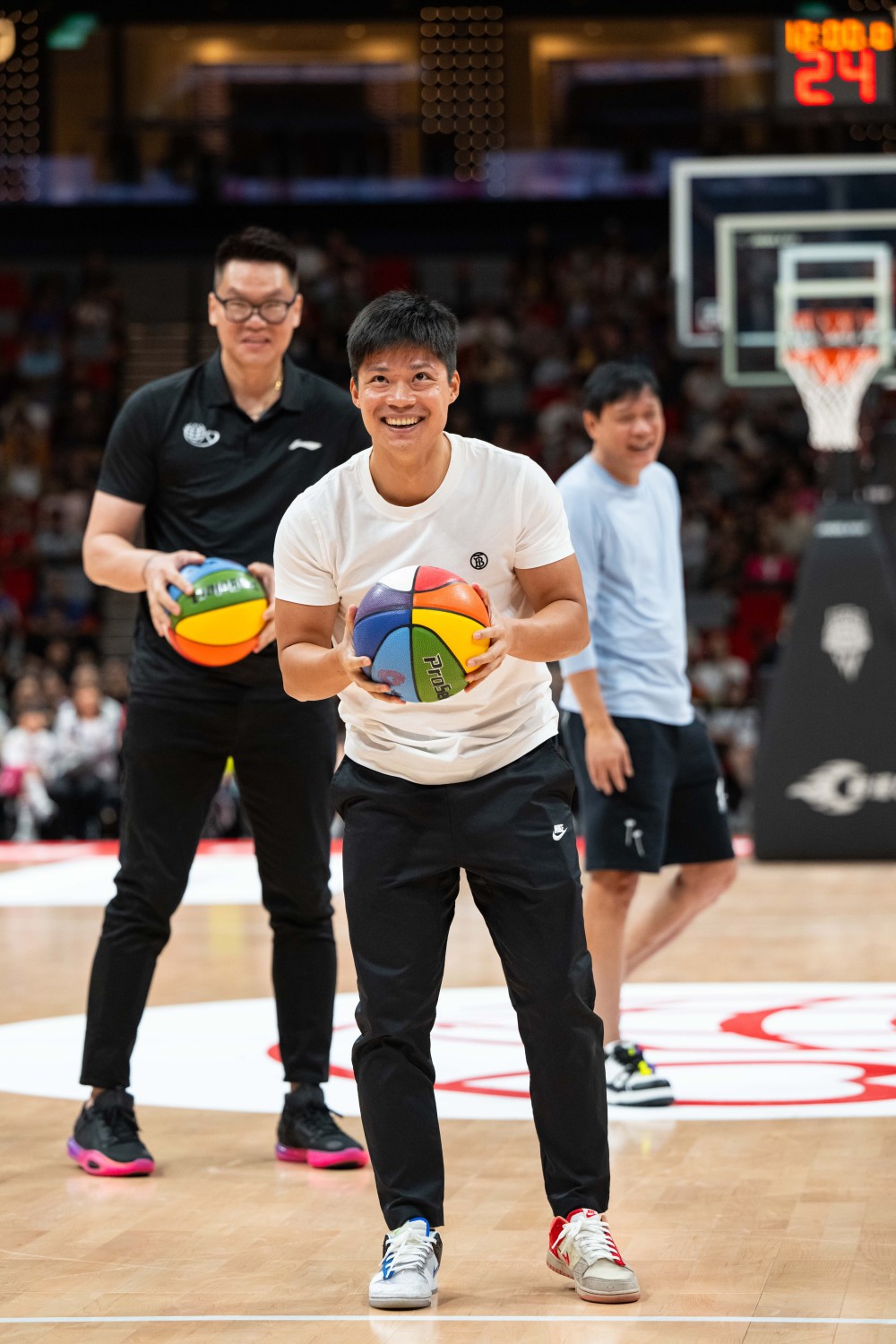 篮球明星集体亮相慈善晚宴，展现公益力量的简单介绍