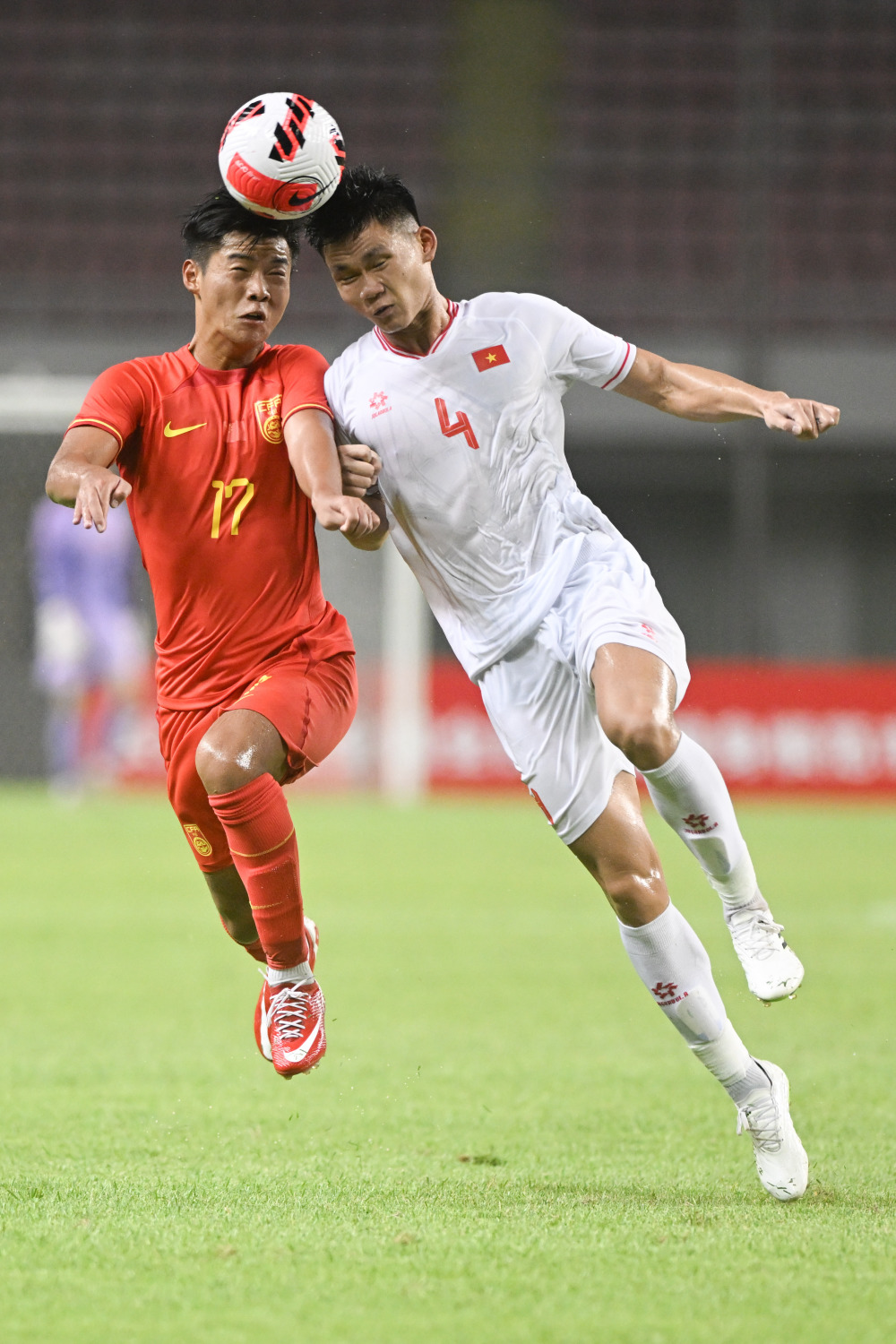 惊艳表现，中超球队彪炳足坛(一支非常有实力的中超足球俱乐部)