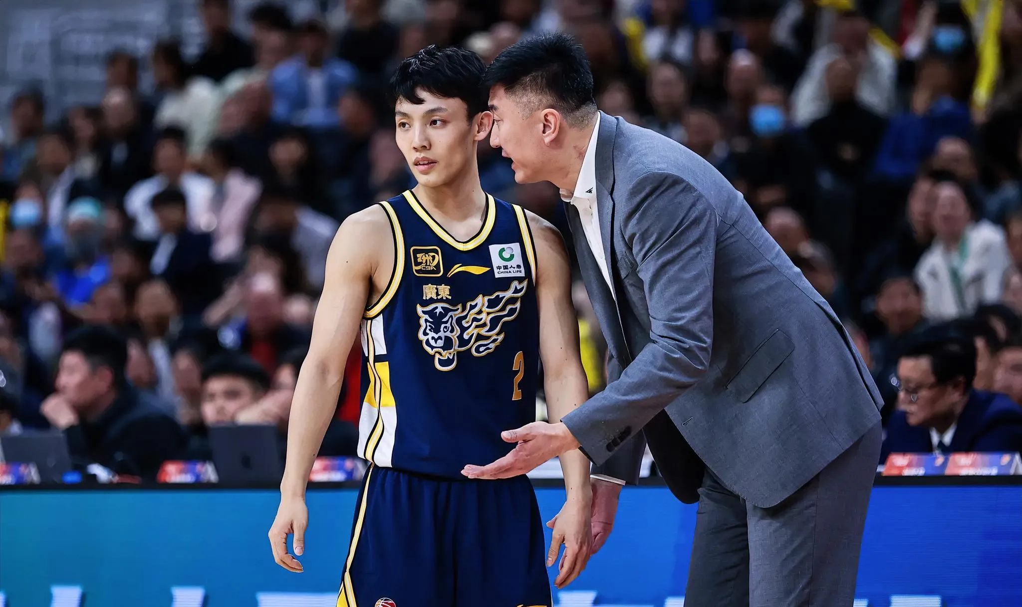 包含山东队客场击败海南，继续积分领先的词条