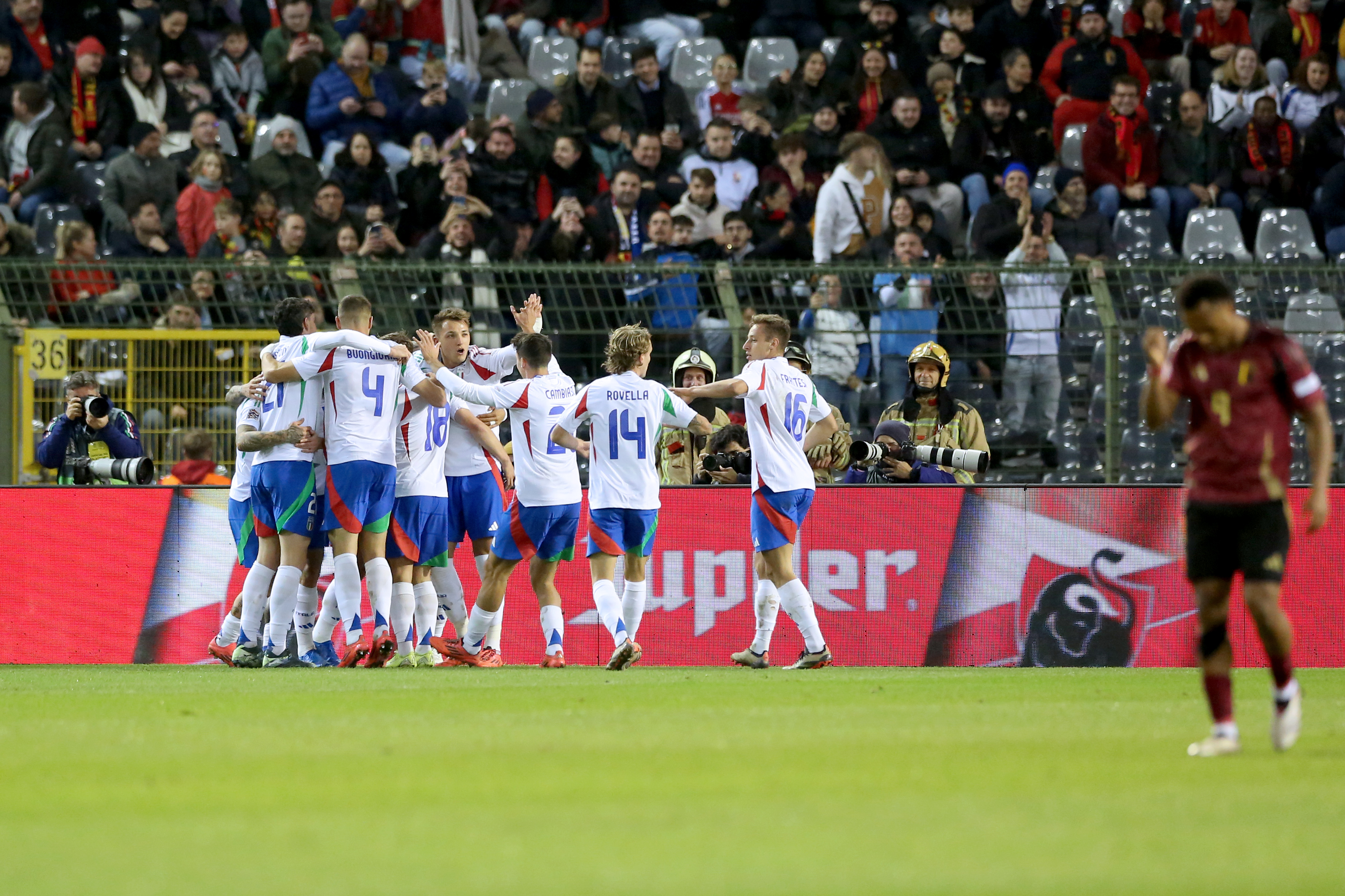 意大利-胜瑞士,晋级欧预赛(意大利队完胜瑞士队提前小组出线) 意大利-胜瑞士,晋级欧预赛(意大利队完胜瑞士队提前小组出线)