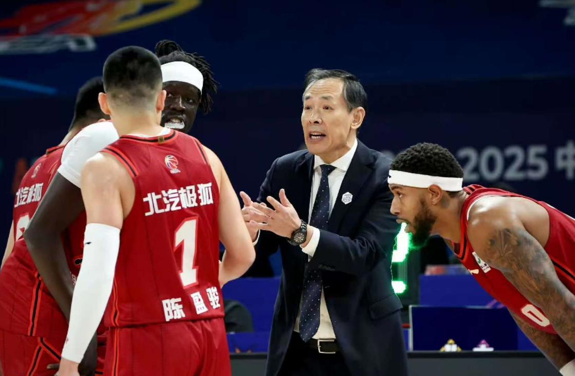 上海男篮逆袭淘汰北京首钢，晋级四强的简单介绍