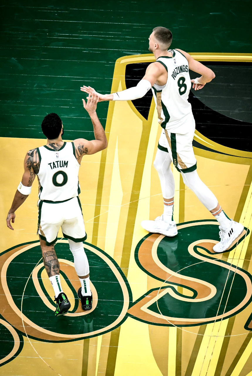 关于凯尔特人挑战篮网，东西联手强队争夺胜利的信息