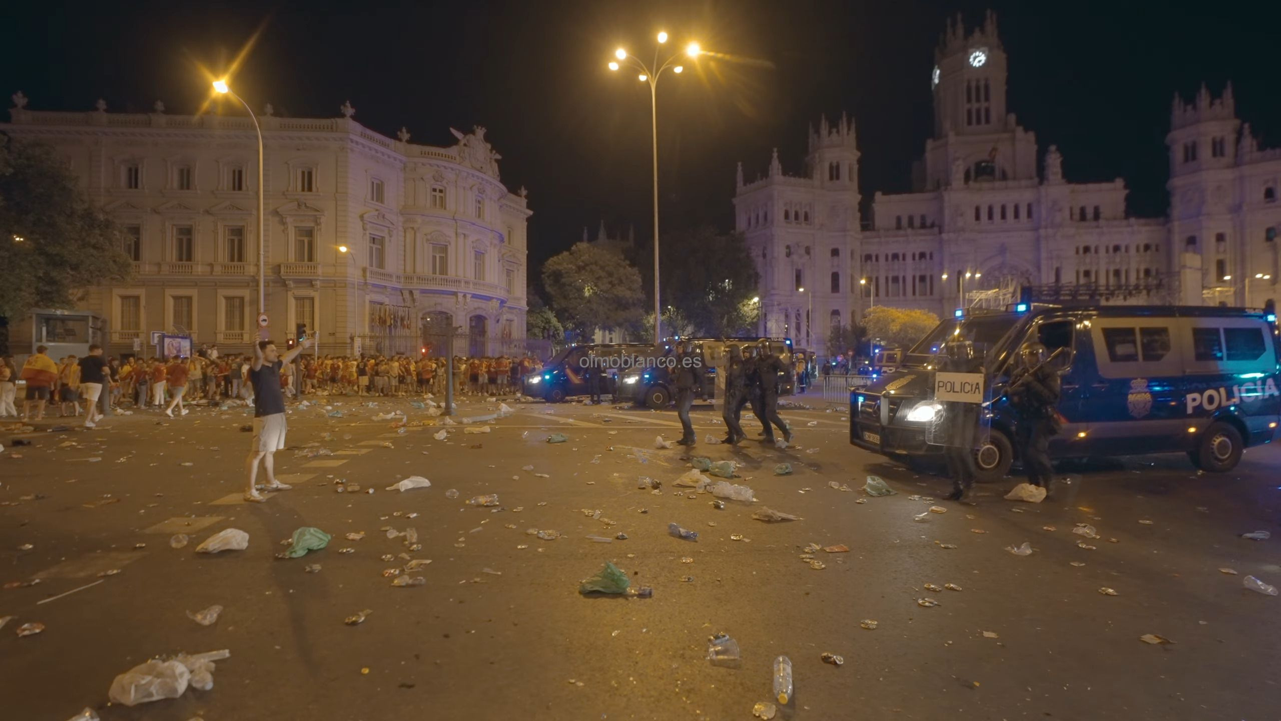 欧洲联赛激烈对决,球迷热情高涨观赛疯狂的简单介绍 欧洲联赛激烈对决,球迷热情高涨观赛疯狂的简单介绍