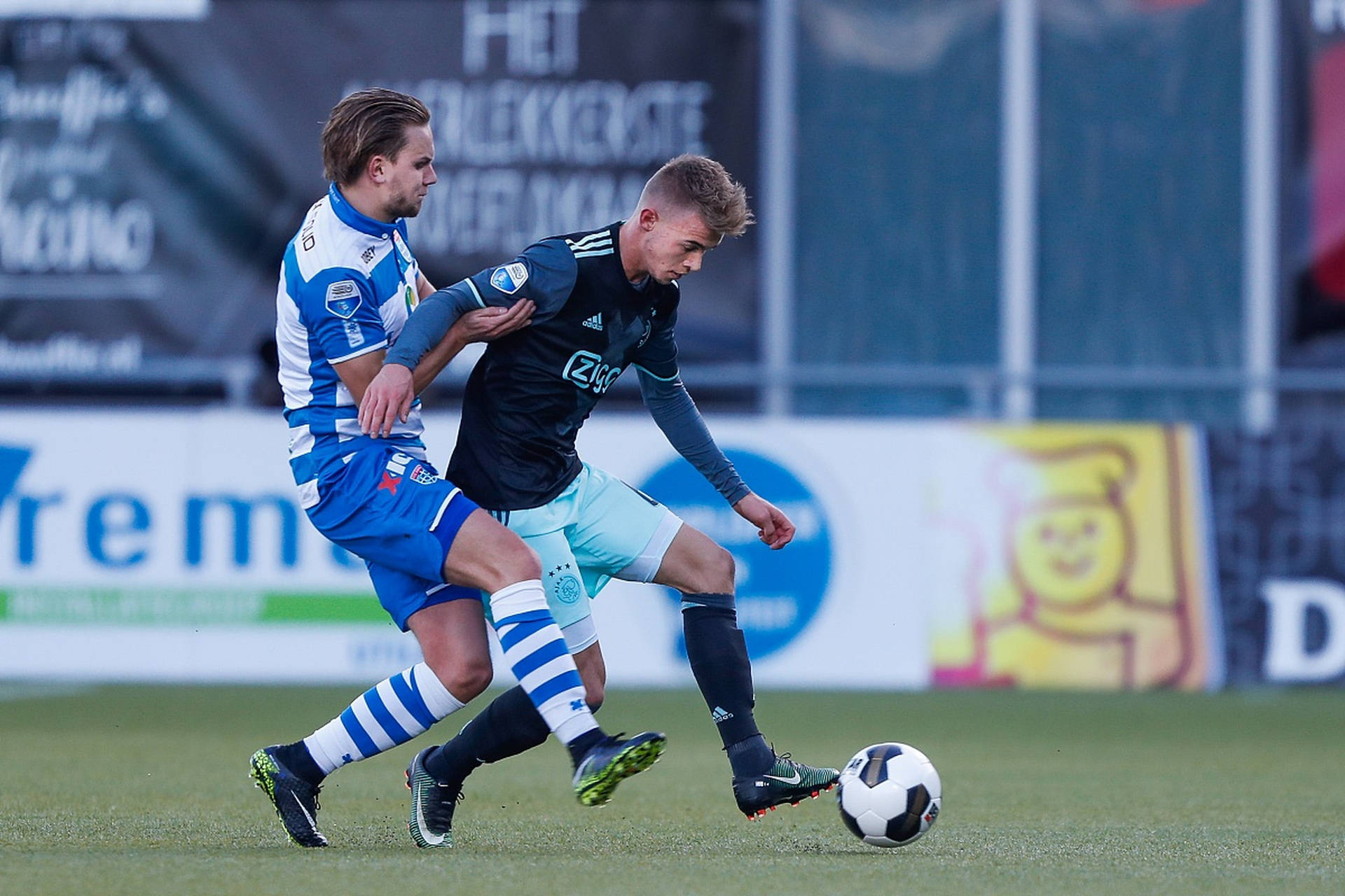 包含巴黎FC对决朗斯，谁能一路领先？的词条