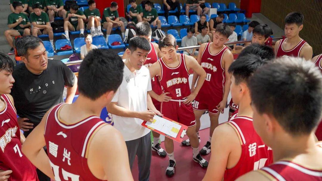 球队合作在篮球比赛中体现默契