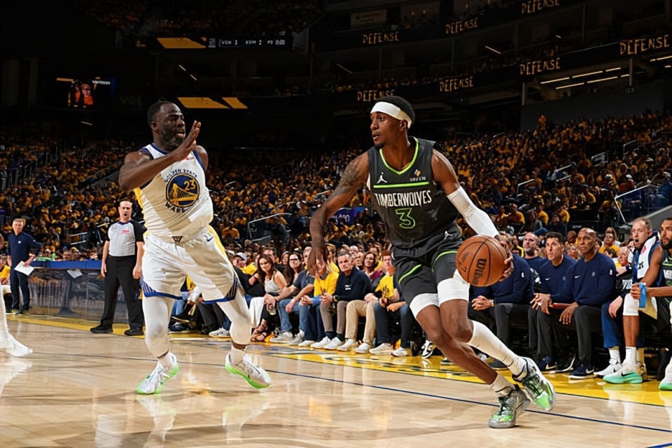 勇士横扫雷霆，西部半决赛占据包揽，锋线突破的简单介绍