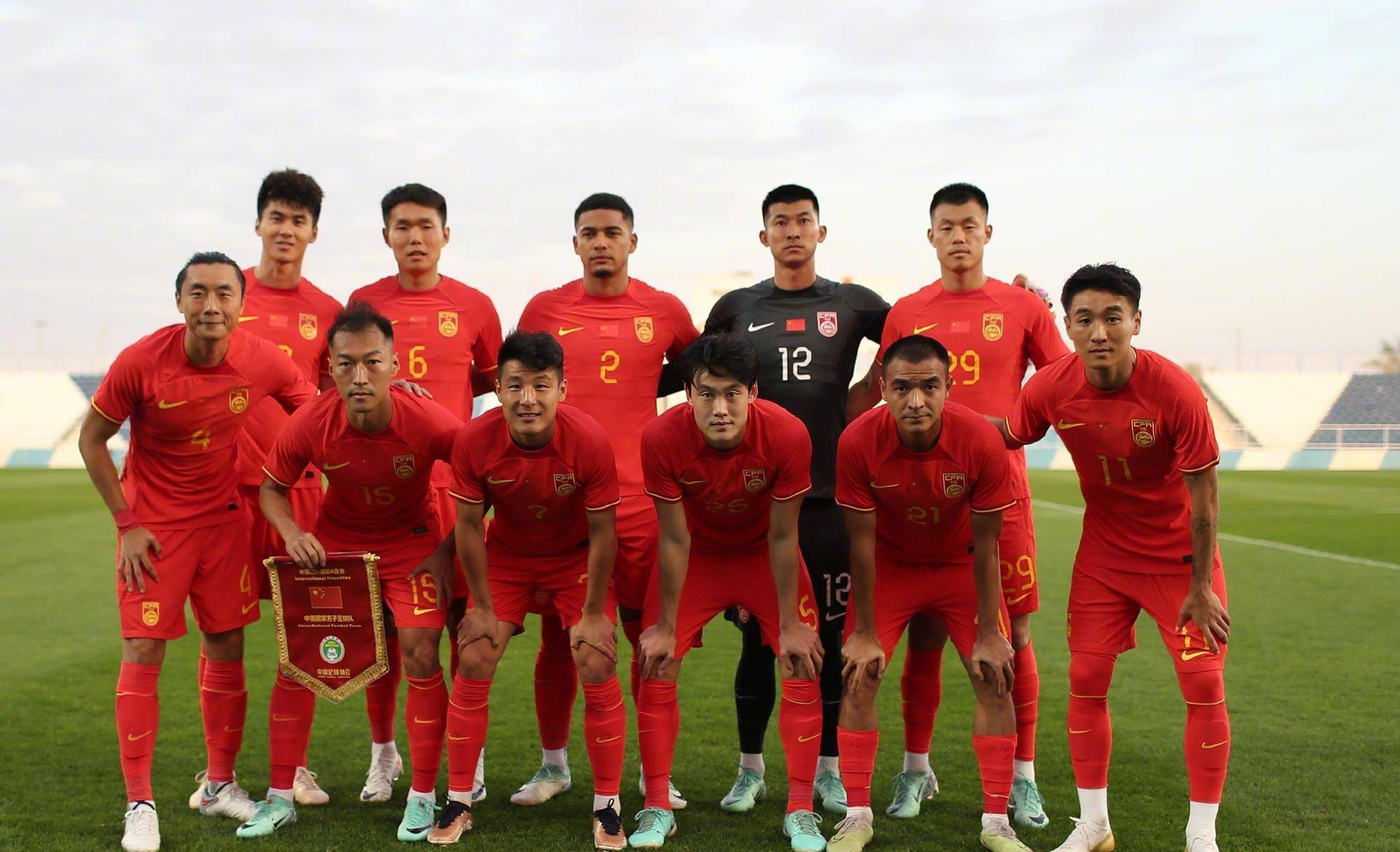 包含红红火火！国足阵容备战迎接挑战的词条