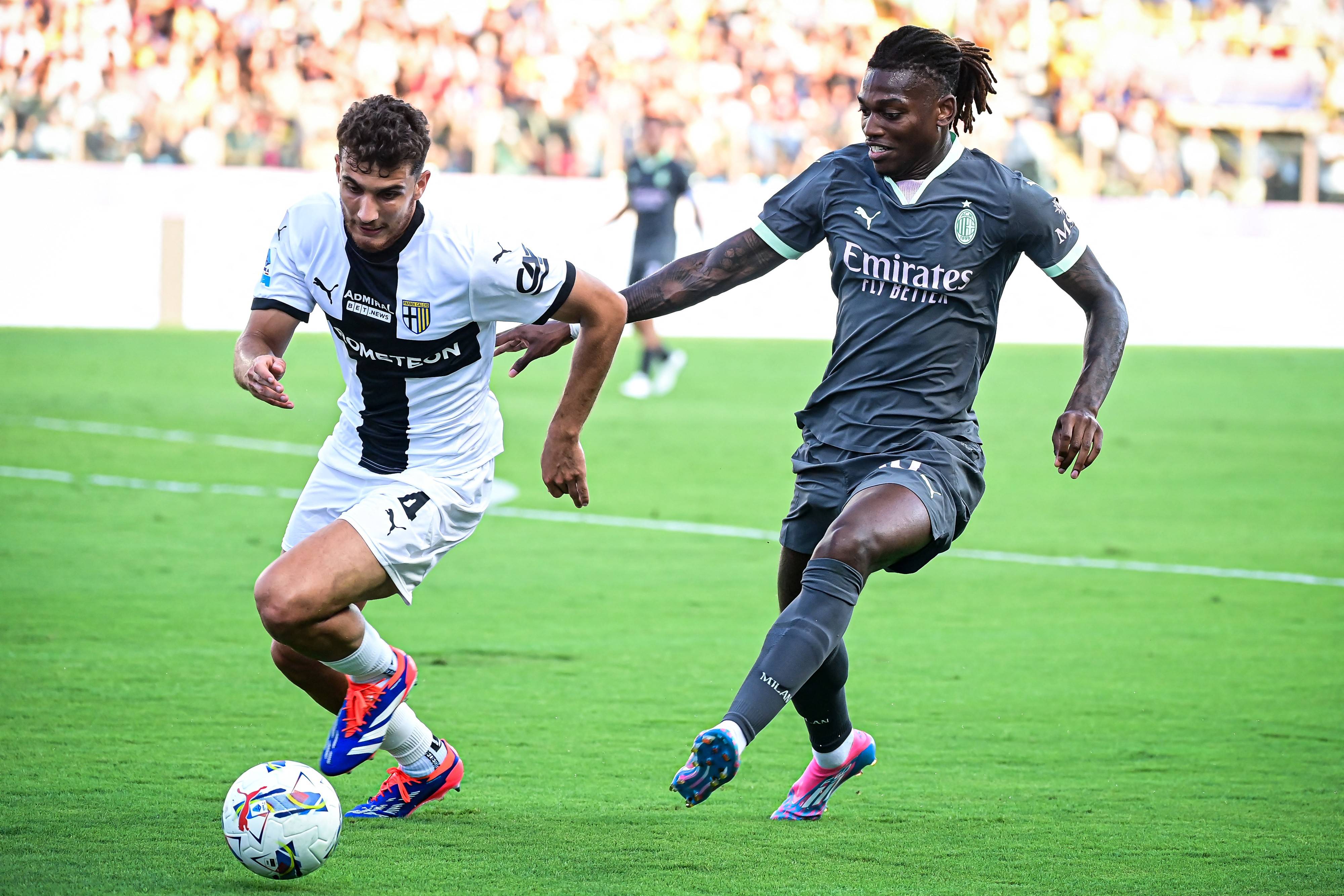 意甲比赛精彩纷呈，帕尔马抢夺三分