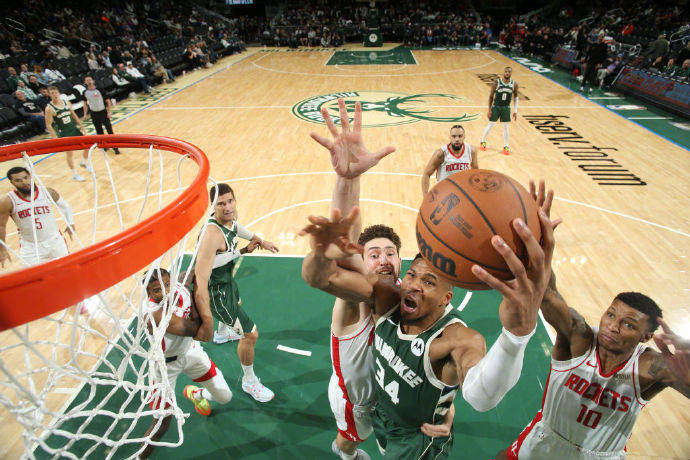 火箭险胜湖人，利拉德精准绝杀的简单介绍